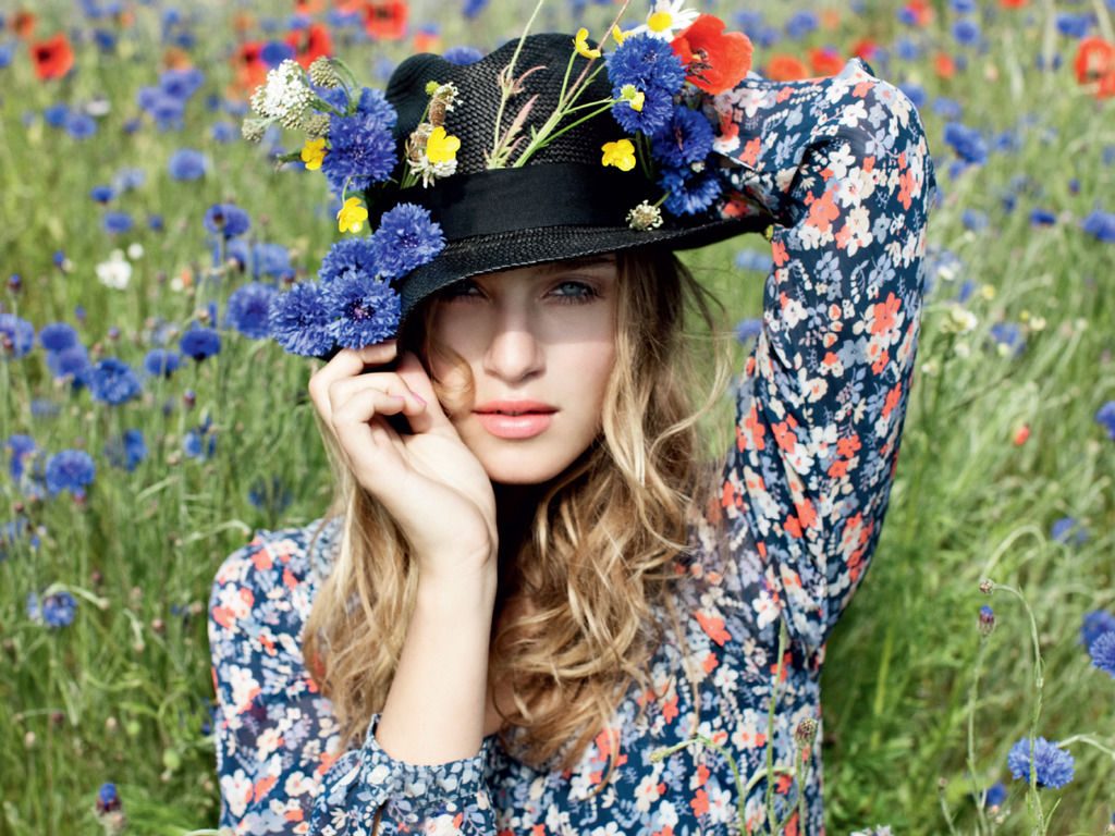 hat with spring flowers