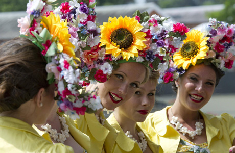 ROYAL ASCOT - DAY ONE - Tootsie Rollers singers with flower hats