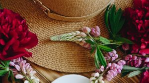 Prinsjesdag inspiratie: mooie hoeden met bloemen