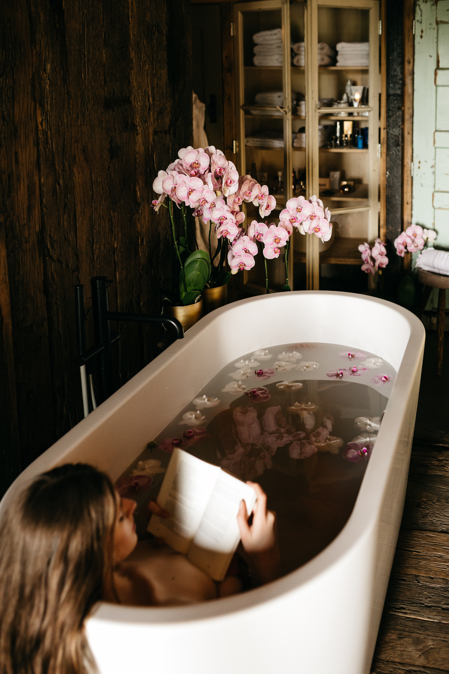 Inspiratie: decoreer je badkamer met orchidee planten